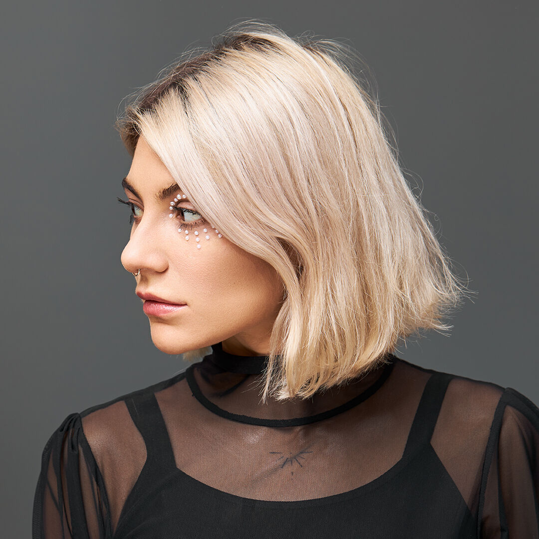 Cheveux blond platine